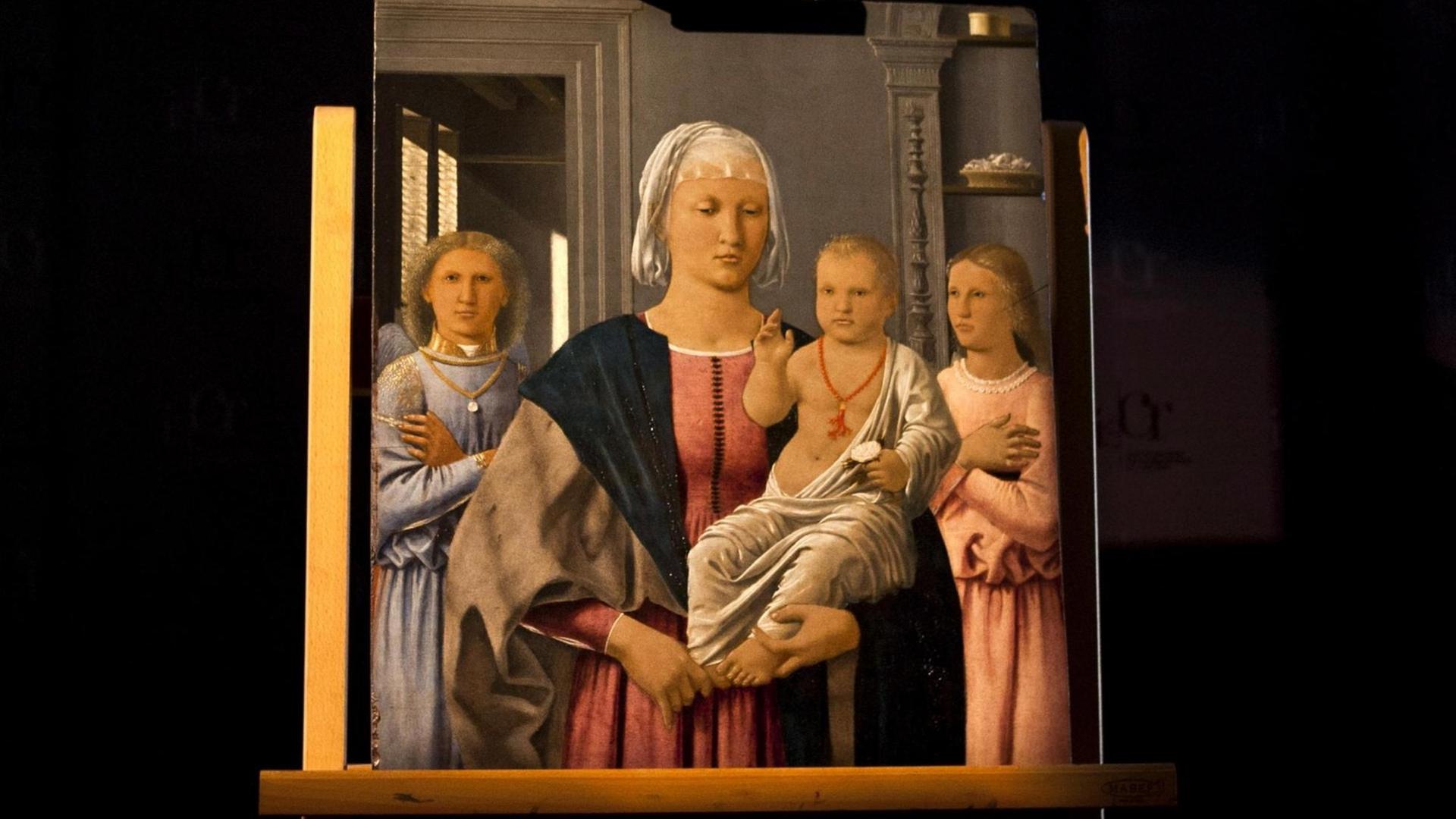 Piero della Francescas Bild der Madonna von Senigalli nach der Restaurierung in Rom. Piero della Francescas Bild der Madonna von Senigalli nach der Restaurierung in Rom.