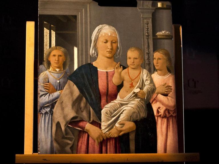 Piero della Francescas Bild der Madonna von Senigalli nach der Restaurierung in Rom.