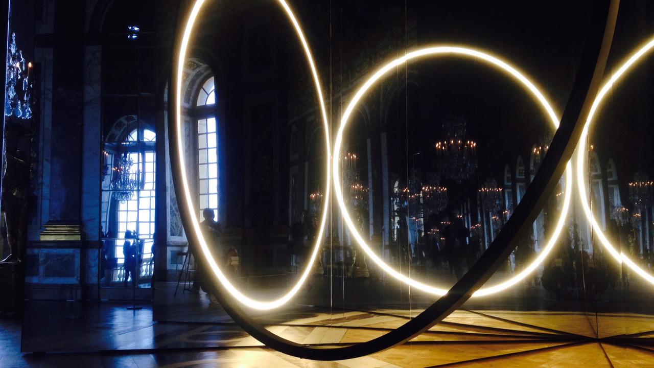 Die Installation "Sense of Unity" von Olafur Eliasson im Schloss Versailles. Die Installation "Sense of Unity" von Olafur Eliasson im Schloss Versailles.