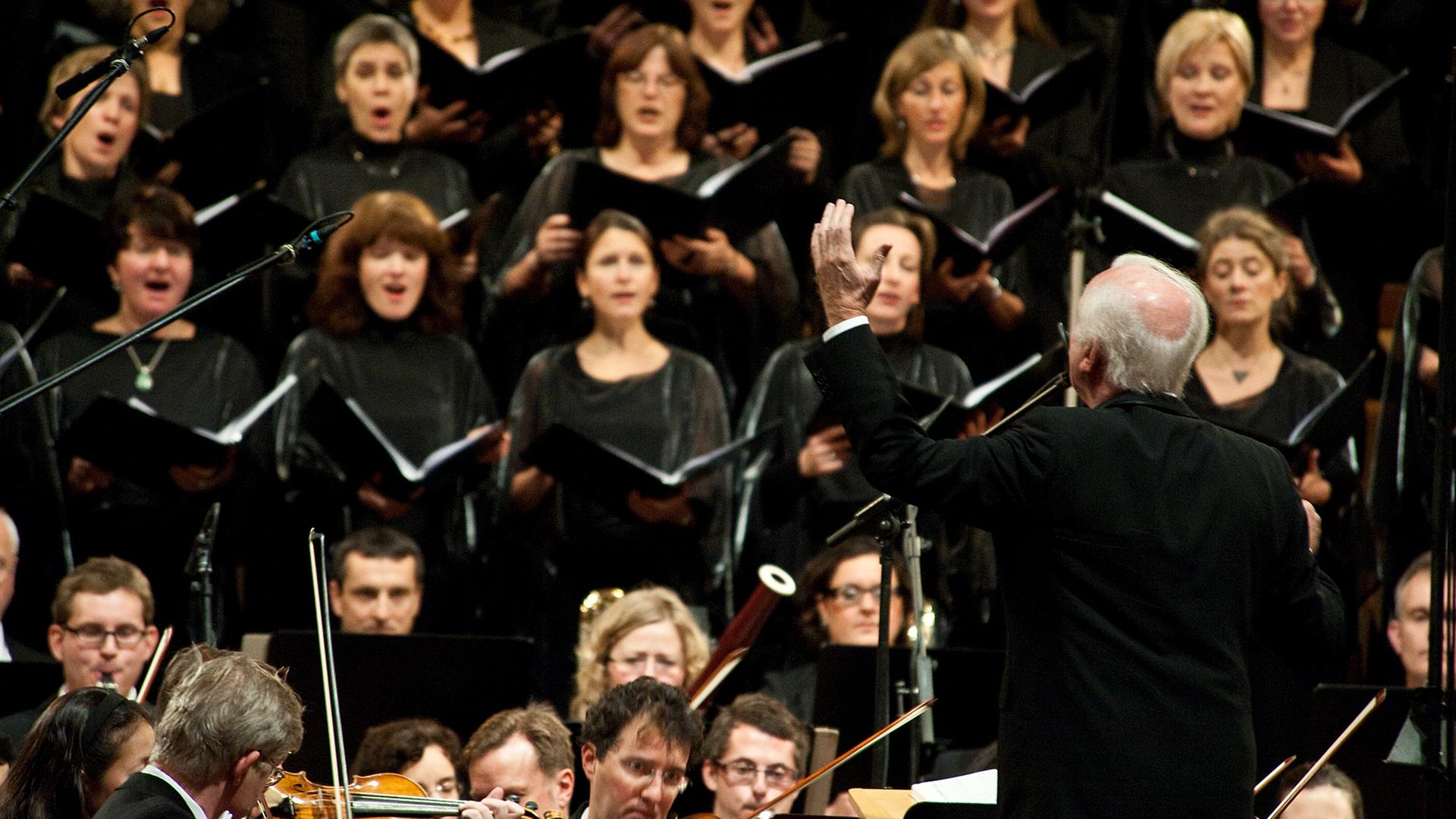 Chor mit Außenwirkung: Das Konzert "20 Jahre Mauerfall" im Berliner Dom Chor mit Außenwirkung: Das Konzert "20 Jahre Mauerfall" im Berliner Dom