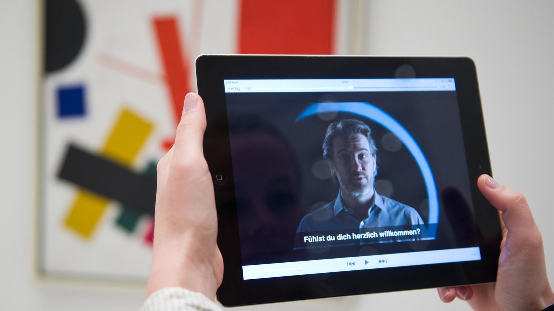"Dein Audioguide" hat der Künstler Olafur Eliasson für die Kunstsammlung in Düsseldorf entworfen "Dein Audioguide" hat der Künstler Olafur Eliasson für die Kunstsammlung in Düsseldorf entworfen