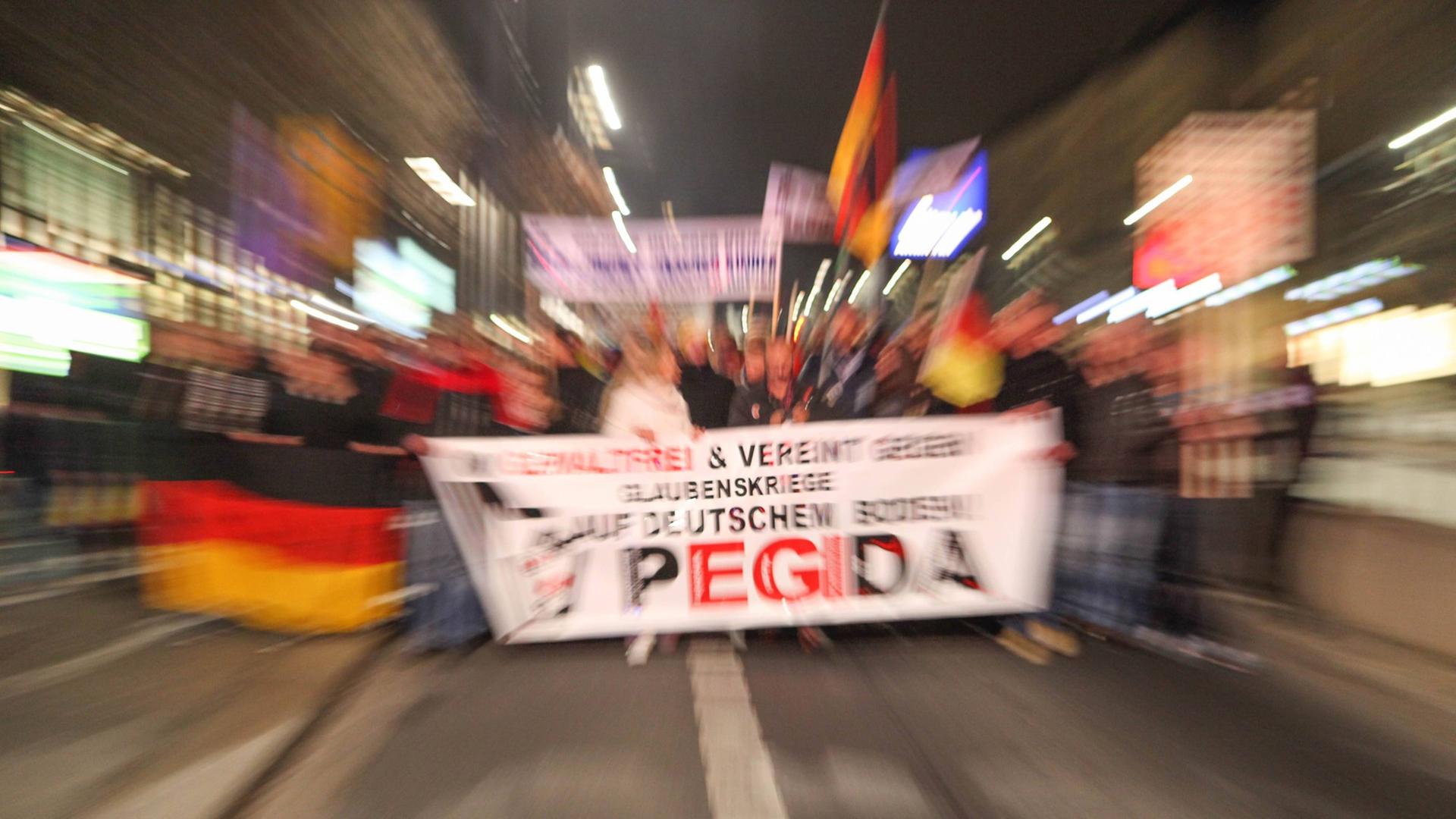 Die Pegida Demonstration in Dresden, Deutschland.