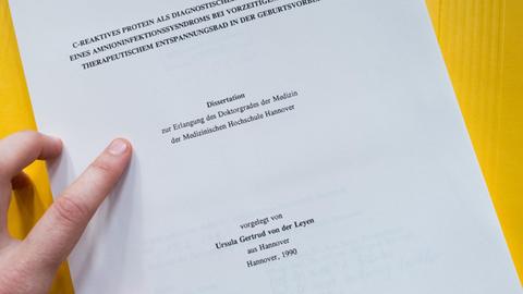 Die Dissertation von Bundesverteidigungsministerin Ursula von der Leyen (CDU)