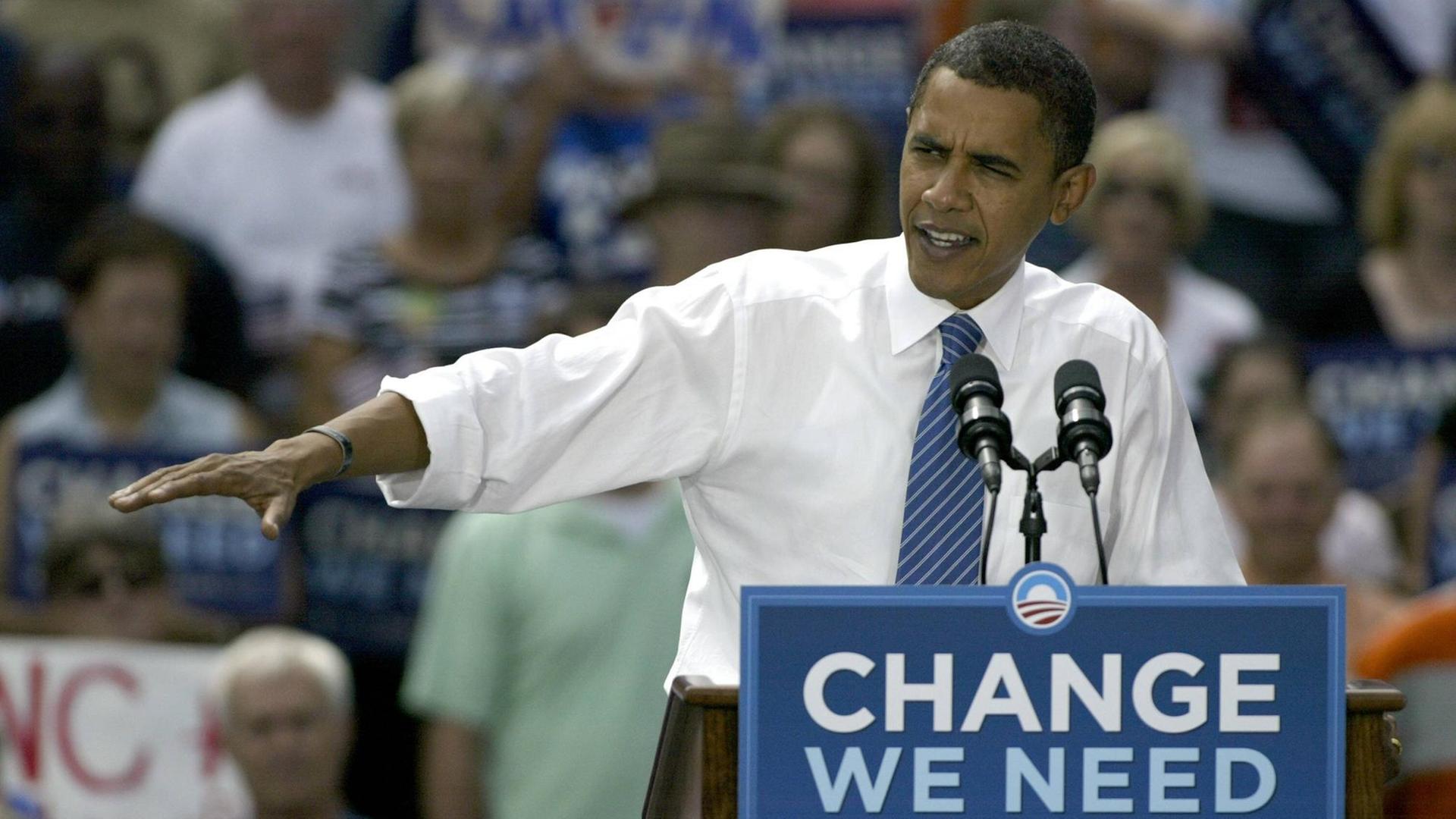 Barack Obama als Präsidentschaftskandidat auf einer Veranstaltung 2008 in Charlotte. Barack Obama als Präsidentschaftskandidat auf einer Veranstaltung 2008 in Charlotte.