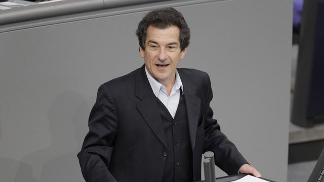Klaus Barthel, SPD Politiker spicht am 20. Oktober 2011 im deutschen Bundestag in Berlin über die Rohstoffpolitik und Rüstungsexporte.