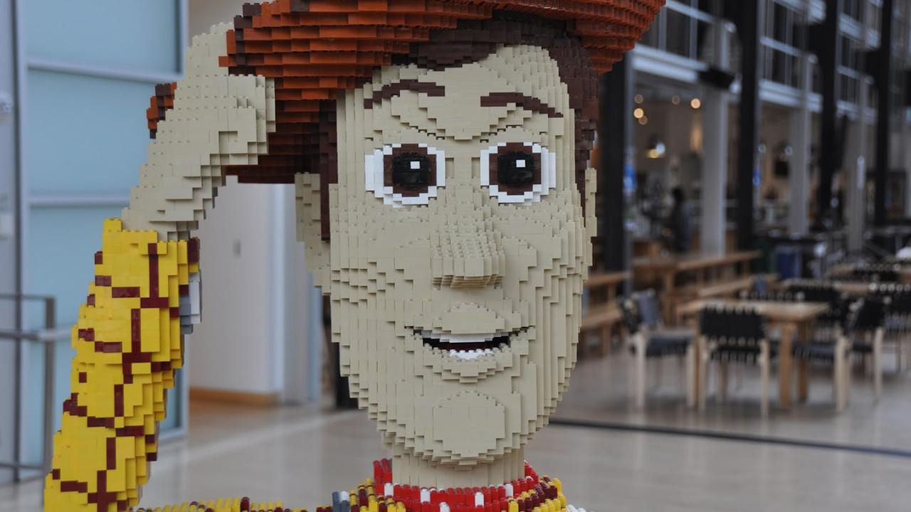 Figur in der Pixar-Firmenzentrale in der Nähe von San Francisco Figur in der Pixar-Firmenzentrale in der Nähe von San Francisco