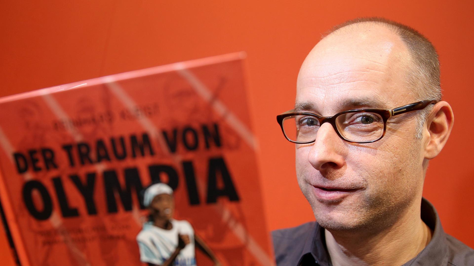Reinhard Kleist stellt seine Graphic Novel "Der Traum von Olympia" vor. Reinhard Kleist stellt seine Graphic Novel "Der Traum von Olympia" vor.