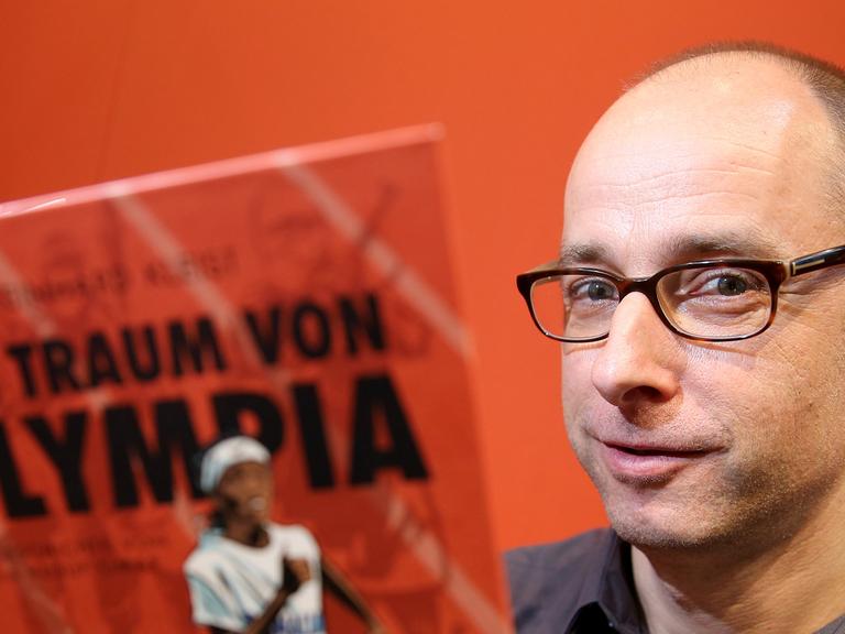 Reinhard Kleist stellt seine Graphic Novel "Der Traum von Olympia" vor.