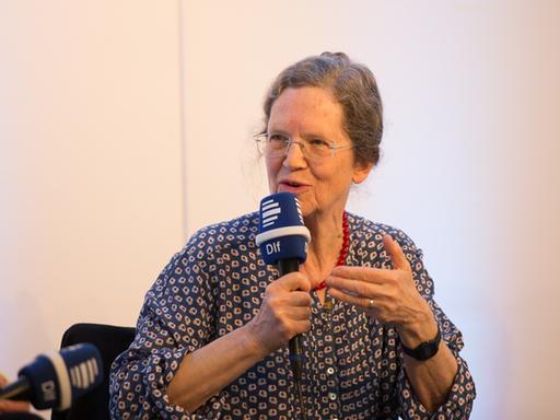 Die britische Historikerin Mary Fulbrook beim Kölner Kongress 2019
