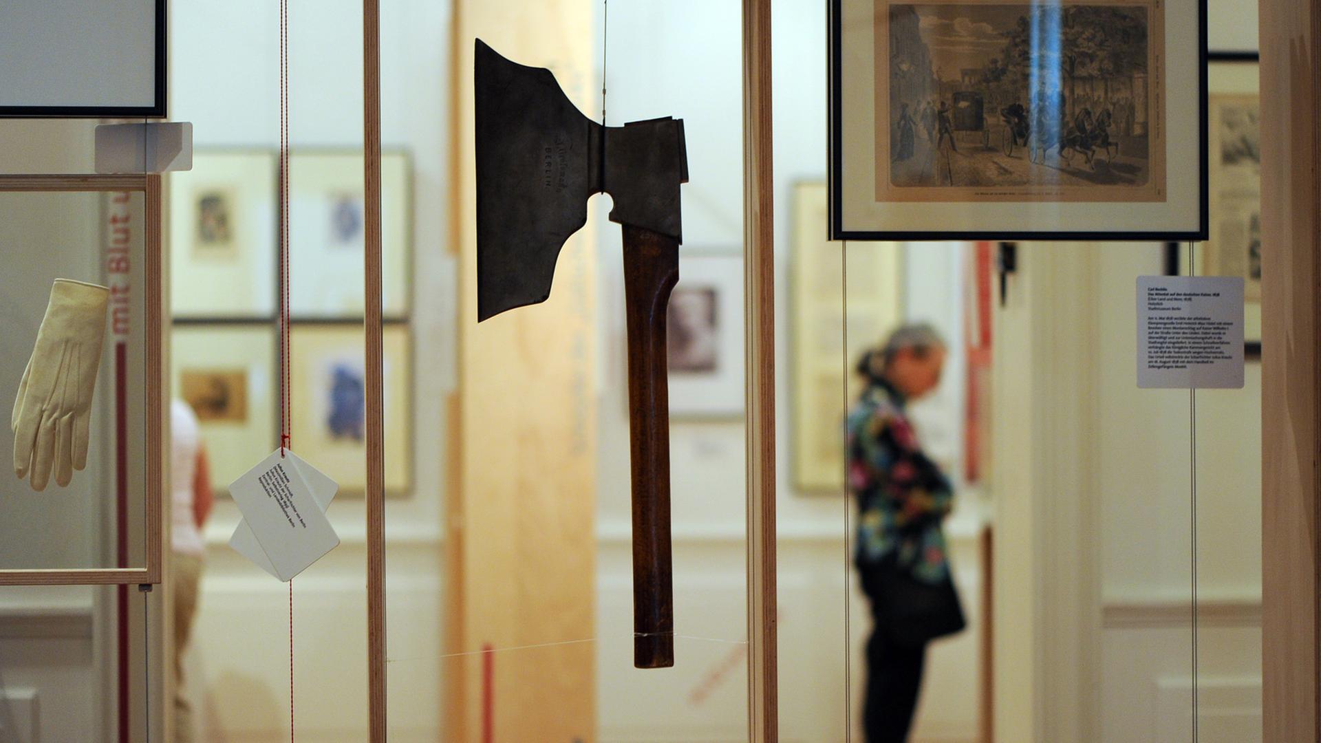 Das Beil eines Scharfrichters in einer Ausstellung im Berliner Ephraim-Palais; Aufnahme vom Mai 2012 Das Beil eines Scharfrichters in einer Ausstellung im Berliner Ephraim-Palais; Aufnahme vom Mai 2012