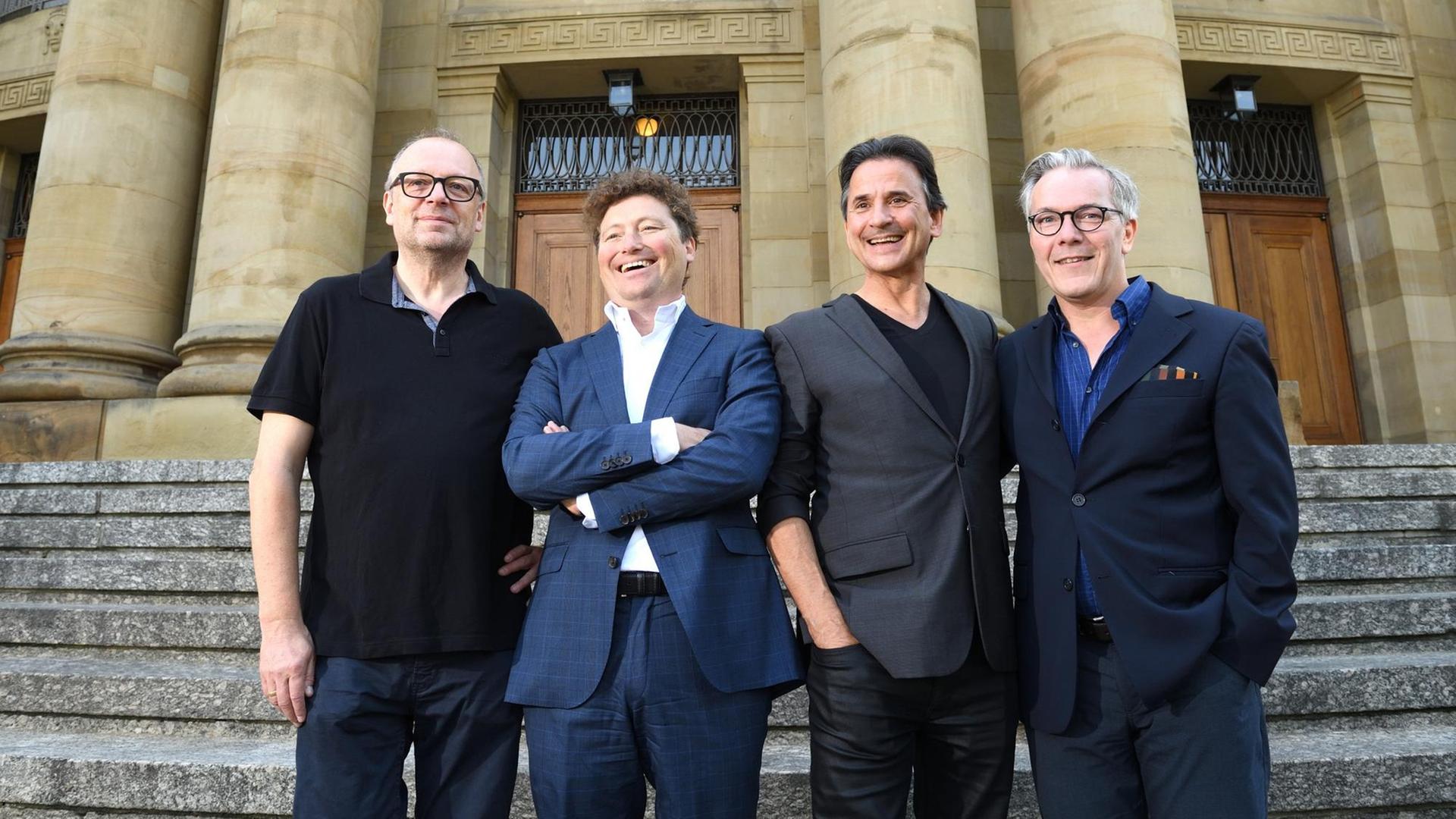 V. l. Tamas Detrich (Ballett), Burkhard C. Kosminski (Schauspiel), Marc-Oliver Hendriks (geschäftsführender Intendant) und Viktor Schoner (Oper). V. l. Tamas Detrich (Ballett), Burkhard C. Kosminski (Schauspiel), Marc-Oliver Hendriks (geschäftsführender Intendant) und Viktor Schoner (Oper).