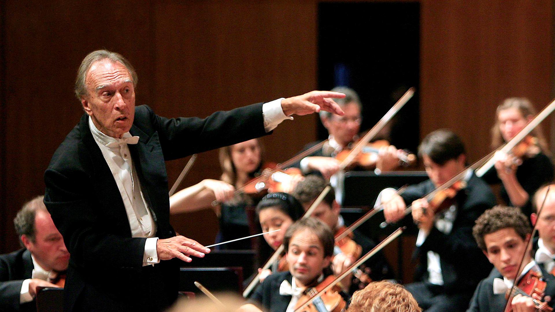 Der italienische Dirigent Claudio Abbado bei der Eröffnung des Luzerner Festivals 2007 Der italienische Dirigent Claudio Abbado bei der Eröffnung des Luzerner Festivals 2007