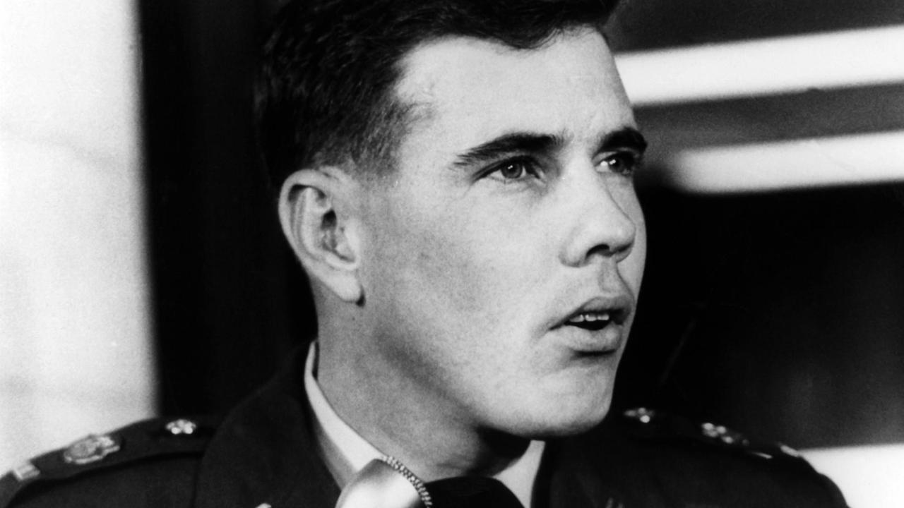 Der Hubschrauberpilot Hugh C. Thompson nach seiner Aussage im Pentagon zu dem Massaker von My Lai am 04.12.1969