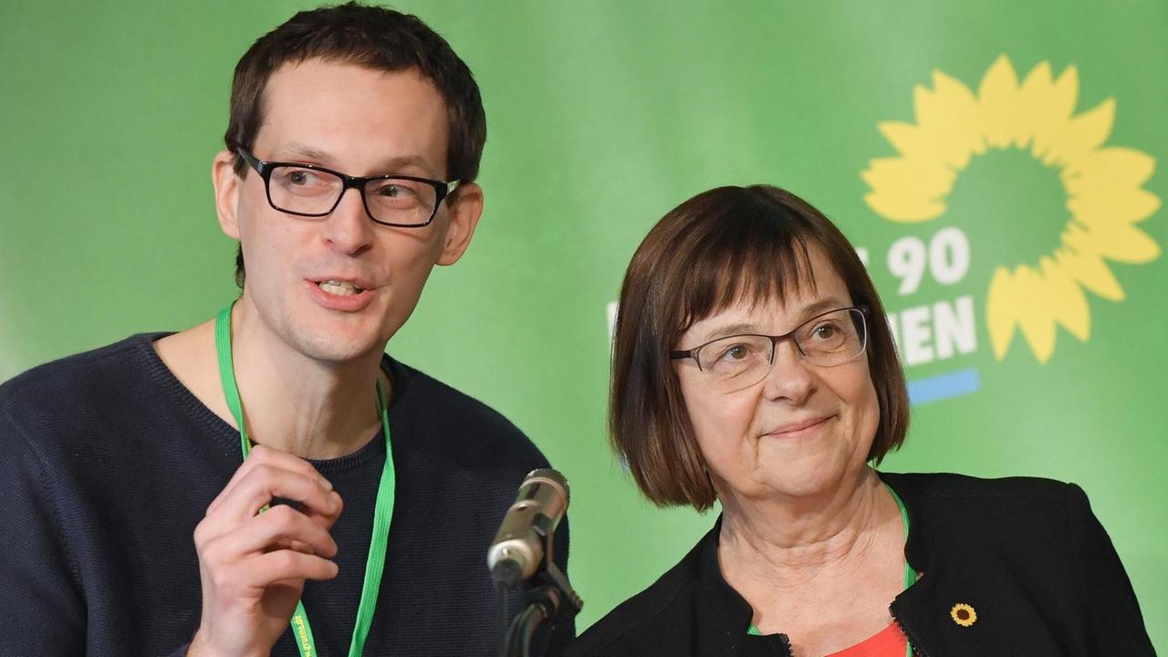 Ursula Nonnemacher und Benjamin Raschke, Spitzenkandidaten der Bündnis 90/Die Grünen für die brandenburgische Landtagswahl 2019, sprechen auf dem Landesparteitag der Grünen. Ursula Nonnemacher und Benjamin Raschke, Spitzenkandidaten der Bündnis 90/Die Grünen für die brandenburgische Landtagswahl 2019, sprechen auf dem Landesparteitag der Grünen.