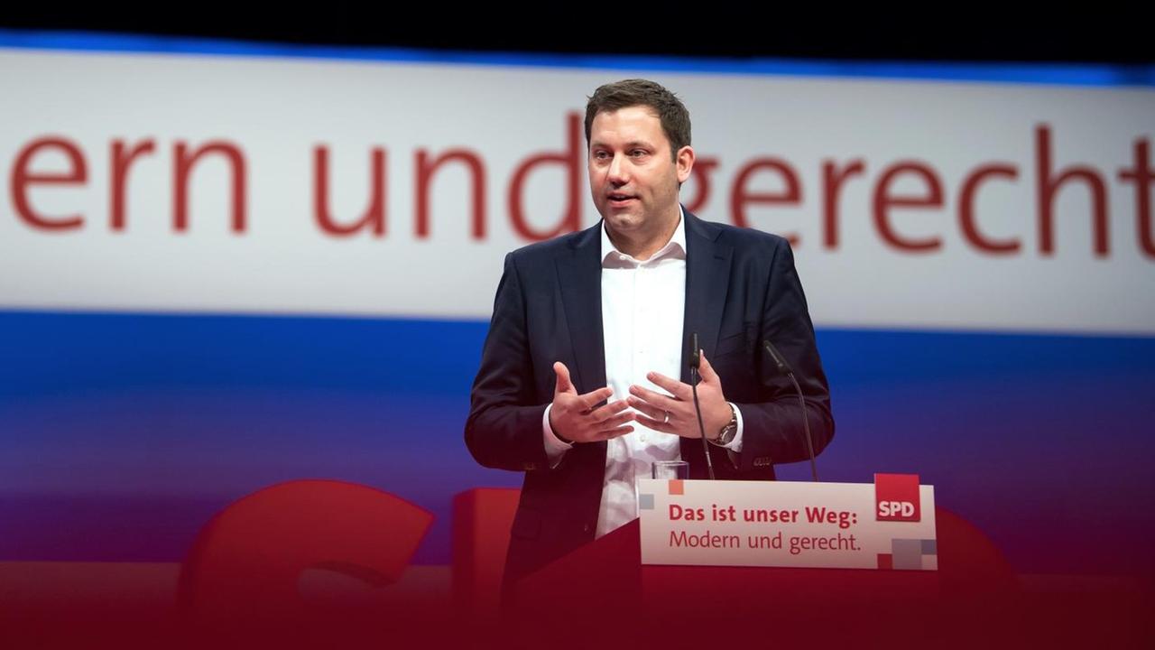 Lars Klingbeil spricht zu den Delegierten des Bundesparteitags in Berlin. Lars Klingbeil spricht zu den Delegierten des Bundesparteitags in Berlin.