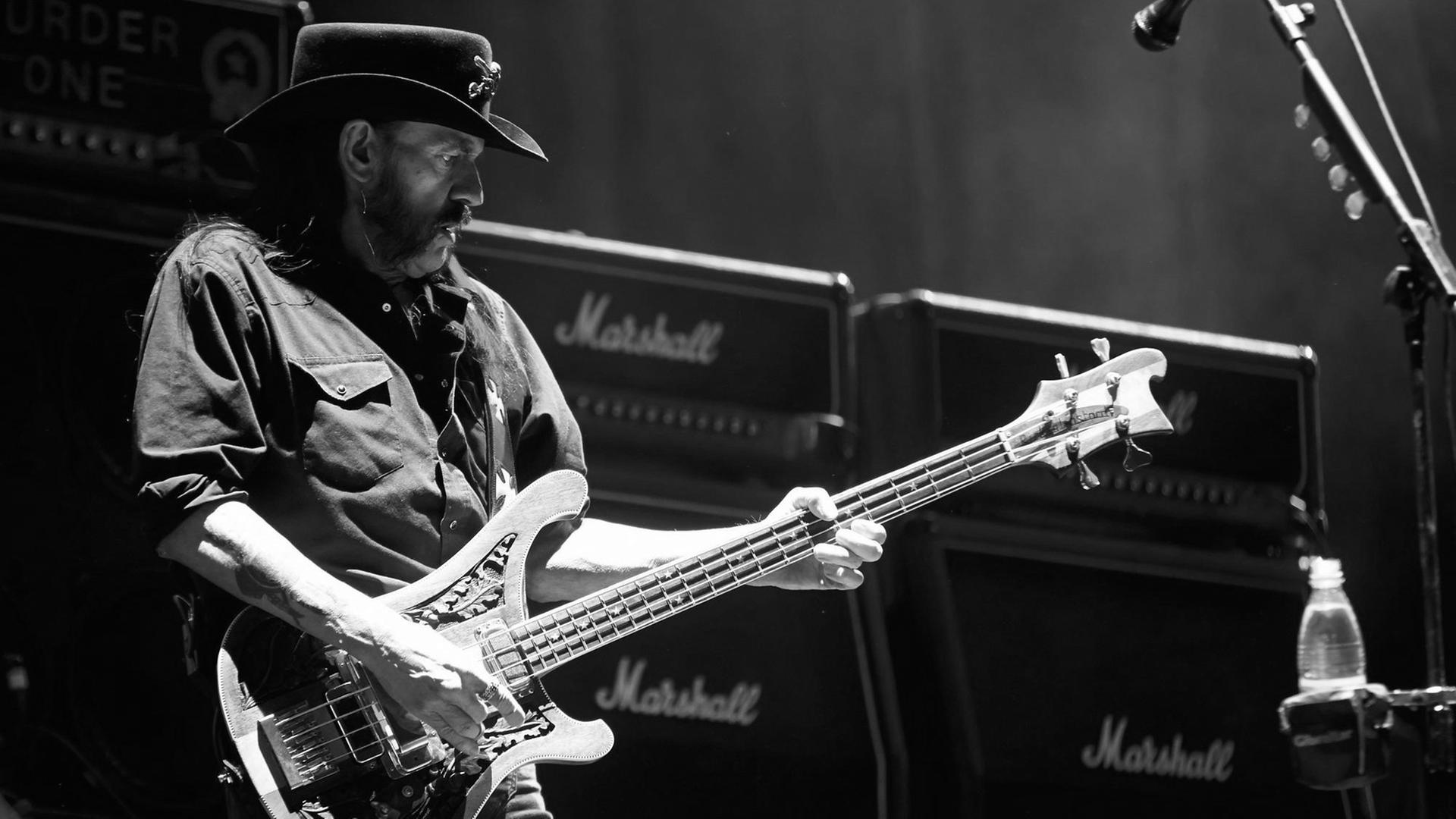 Ian "Lemmy" Kilmister, Bassist und Sänger der Band Motörhead Ian "Lemmy" Kilmister, Bassist und Sänger der Band Motörhead