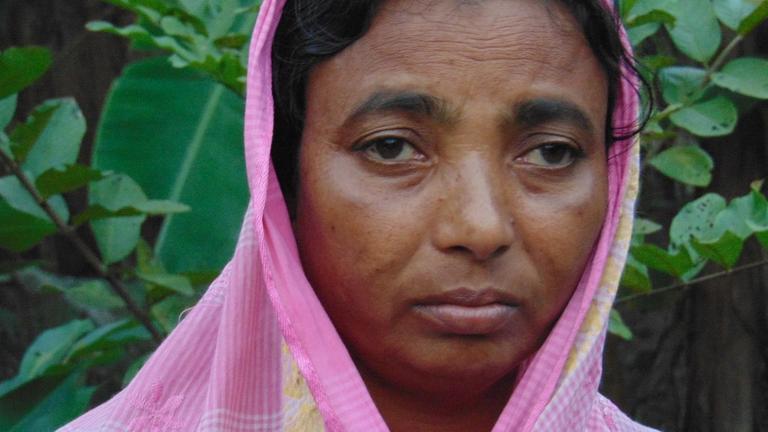 Sunita trauert um ihren Mann, der von einem Tiger getötet wurde Sunita trauert um ihren Mann, der von einem Tiger getötet wurde