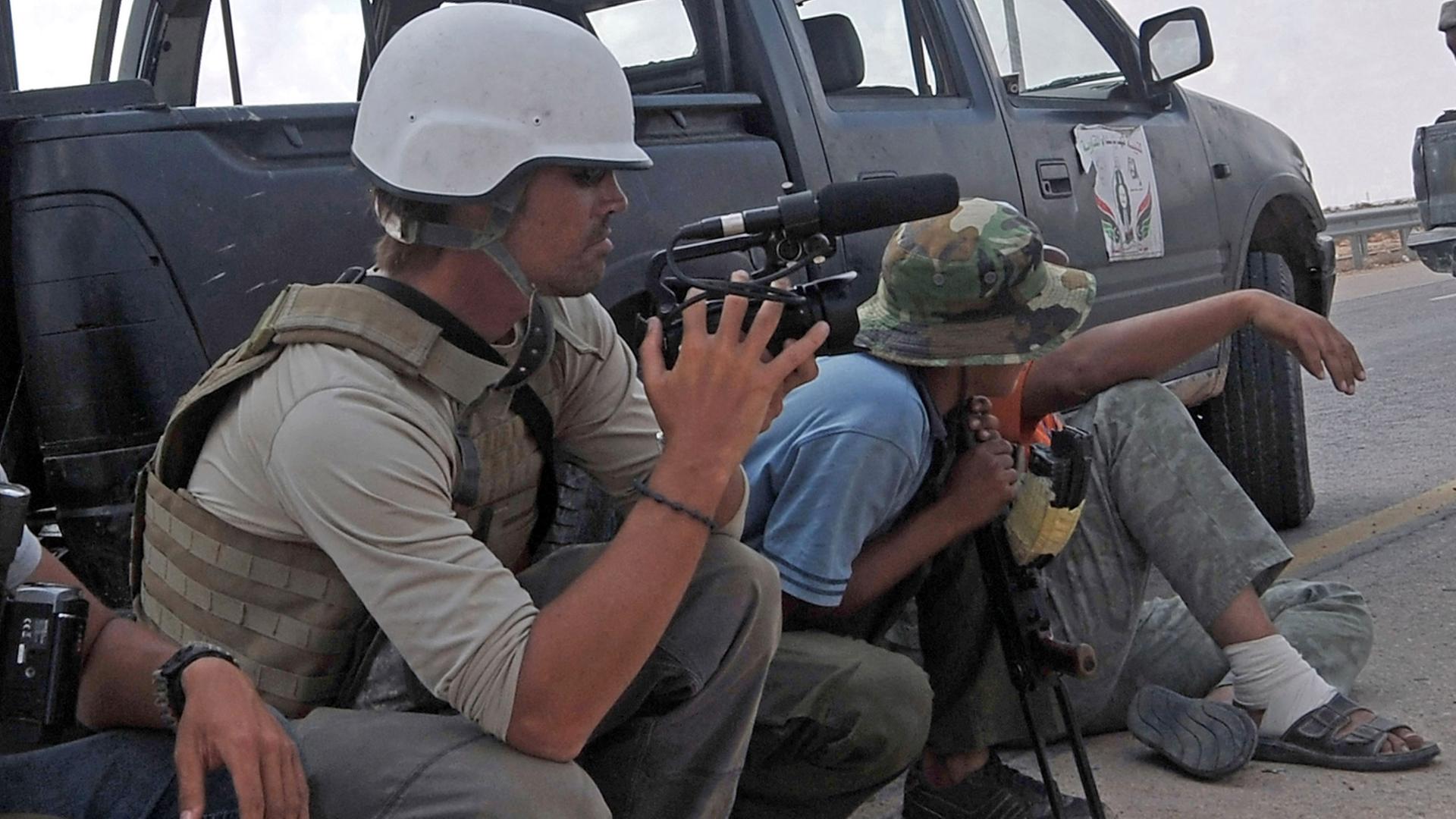 US-Journalist James Foley berichtete oft aus Krisengebieten, wie hier in Libyen - jetzt ist er im Irak offenbar von islamischen Terroristen getötet worden.