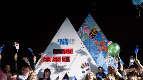 In Kaliningrad feiern Menschen die Olympiade, die in 100 Tagen beginnt.