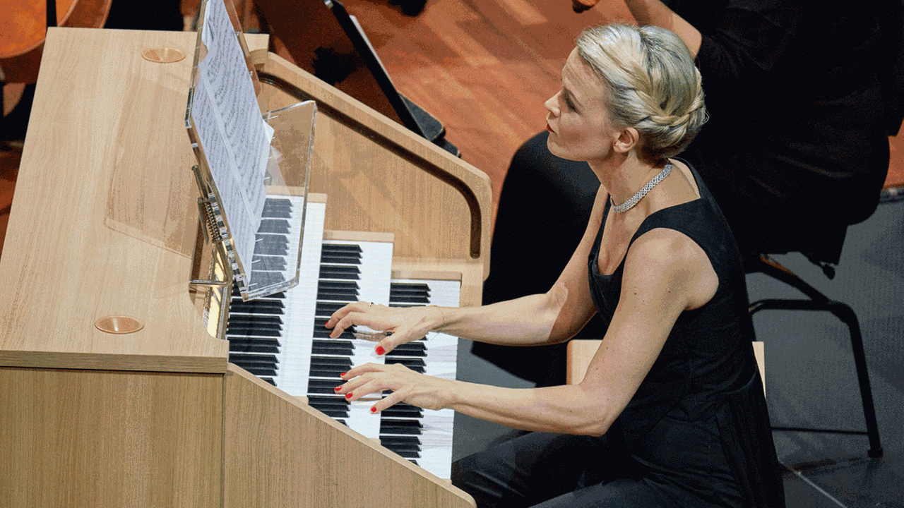 Die Organistin Iveta Apkalna im Galakonzert vom lettischen Radio Klasika am 7.1.21 in der Großen Gilde Riga Die Organistin Iveta Apkalna im Galakonzert vom lettischen Radio Klasika am 7.1.21 in der Großen Gilde Riga