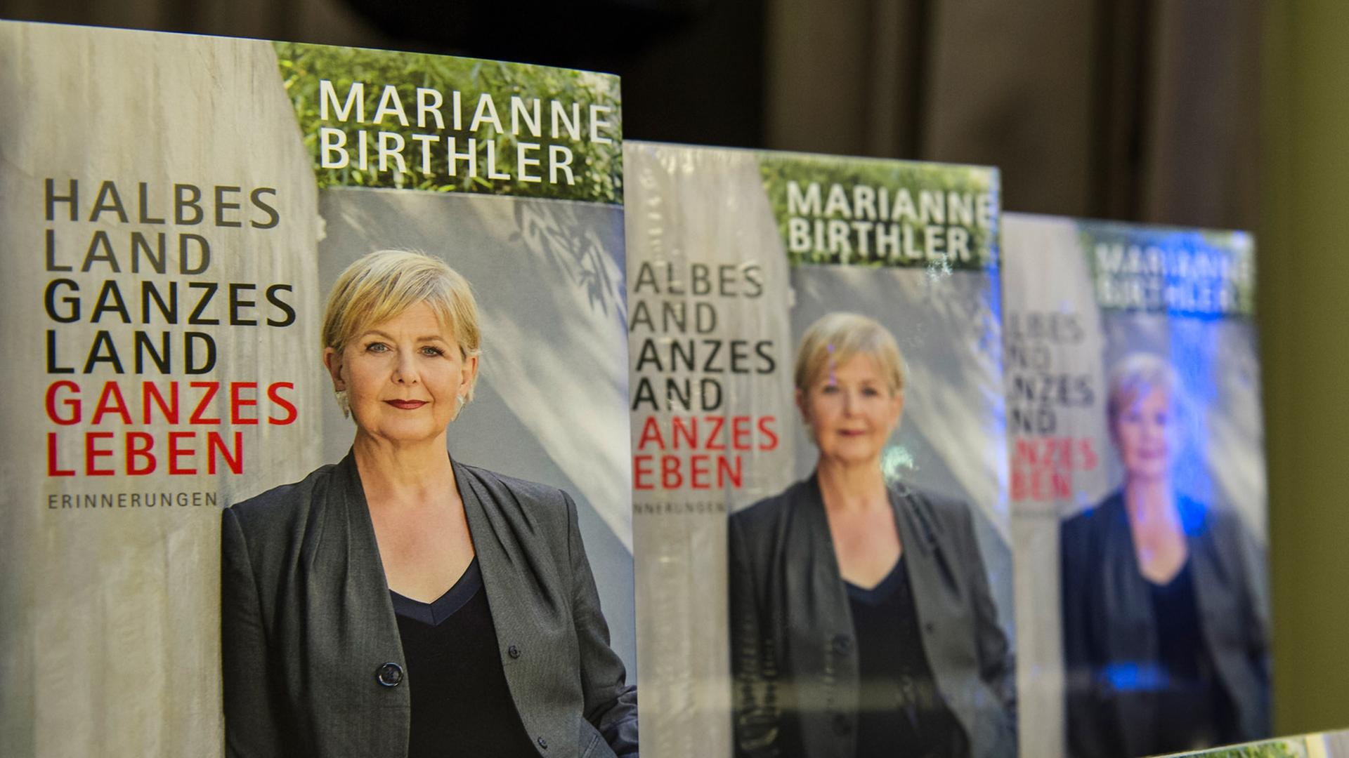 Das neue Buch von Marianne Birthler steht am 04.03.2014 in Berlin auf einem Tisch im Kino Babylon. Dort stellte die ehemalige Bundesbeauftragte fü die Stasi-Unterlagen ihr Werk mit dem Titel "Halbes Land, Ganzes Land, Ganzes Leben" bei einer Gesprächsrunde vor. Das neue Buch von Marianne Birthler steht am 04.03.2014 in Berlin auf einem Tisch im Kino Babylon. Dort stellte die ehemalige Bundesbeauftragte fü die Stasi-Unterlagen ihr Werk mit dem Titel "Halbes Land, Ganzes Land, Ganzes Leben" bei einer Gesprächsrunde vor.