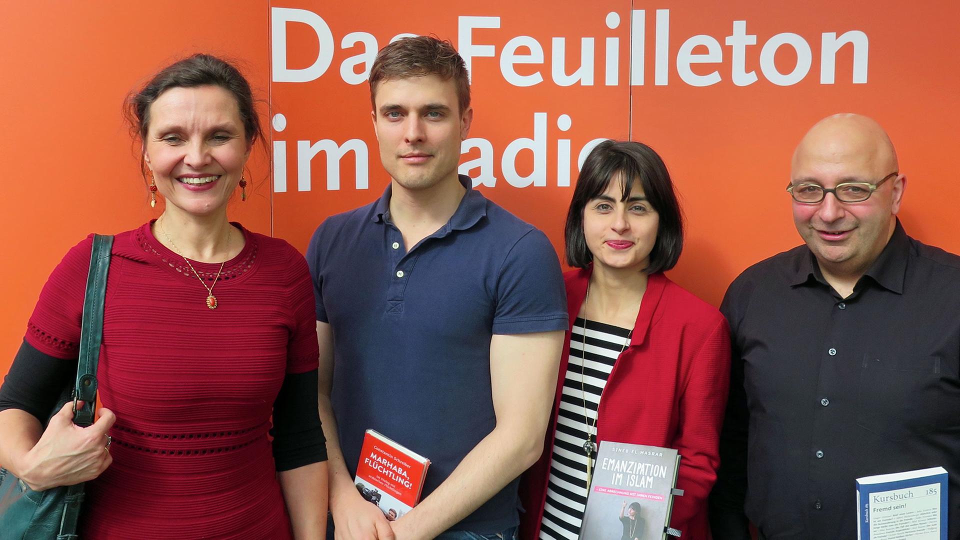 Multikulti oder Kulturkampf? - Ein Lesart Spezial von der Leipziger Buchmesse: Moderatorin Maike Albath, Constantin Schreiber, Sineb El Masrar, Armin Nassehi (l-r) Multikulti oder Kulturkampf? - Ein Lesart Spezial von der Leipziger Buchmesse: Moderatorin Maike Albath, Constantin Schreiber, Sineb El Masrar, Armin Nassehi (l-r)