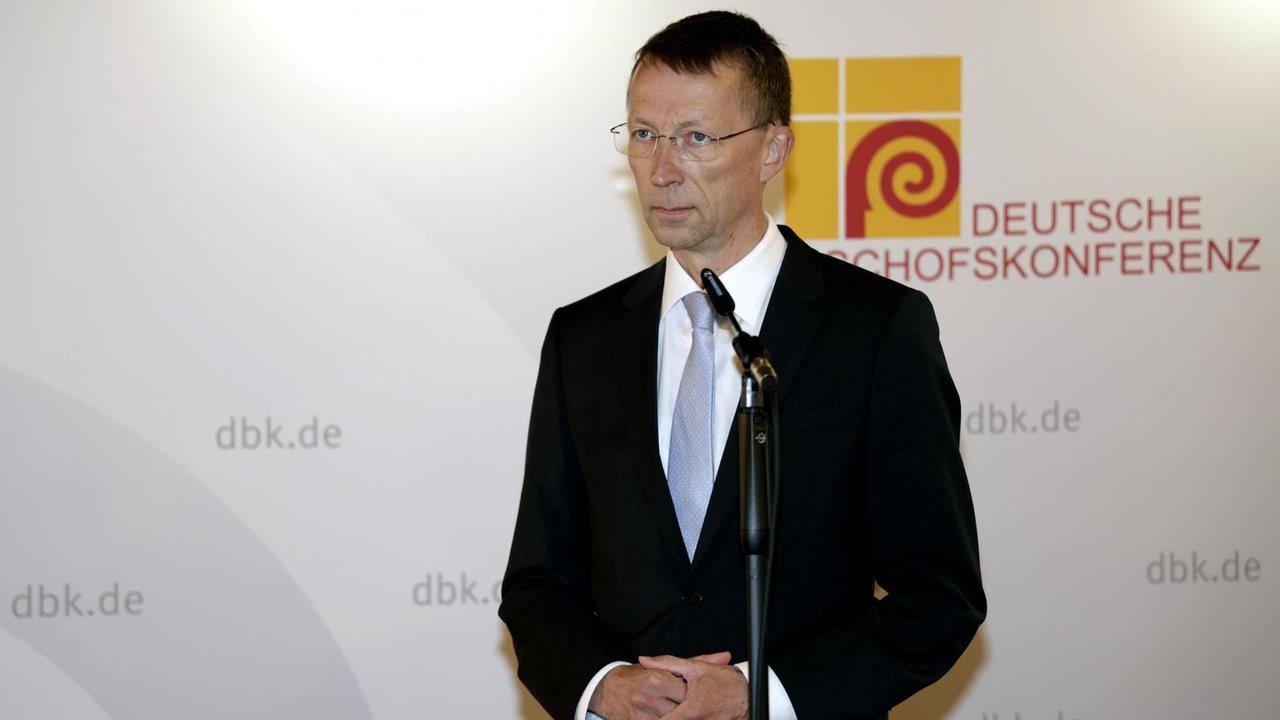 Matthias Kopp (Sprecher der Deutschen Bischofskonferenz) bei der Auftakt-Pressekonferenz zur Herbst-Vollversammlung der Deutschen Bischofskonferenz im Dompfarrzentrum. Fulda, 20.09.2021 Matthias Kopp (Sprecher der Deutschen Bischofskonferenz) bei der Auftakt-Pressekonferenz zur Herbst-Vollversammlung der Deutschen Bischofskonferenz im Dompfarrzentrum. Fulda, 20.09.2021