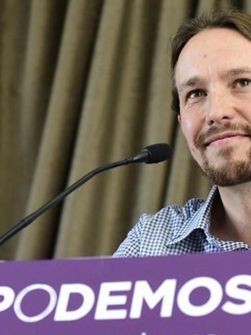 Pablo Iglesias, Parteivorsitzender der Protestpartei "Podemos" in Spanien bei einer Pressekonferenz.