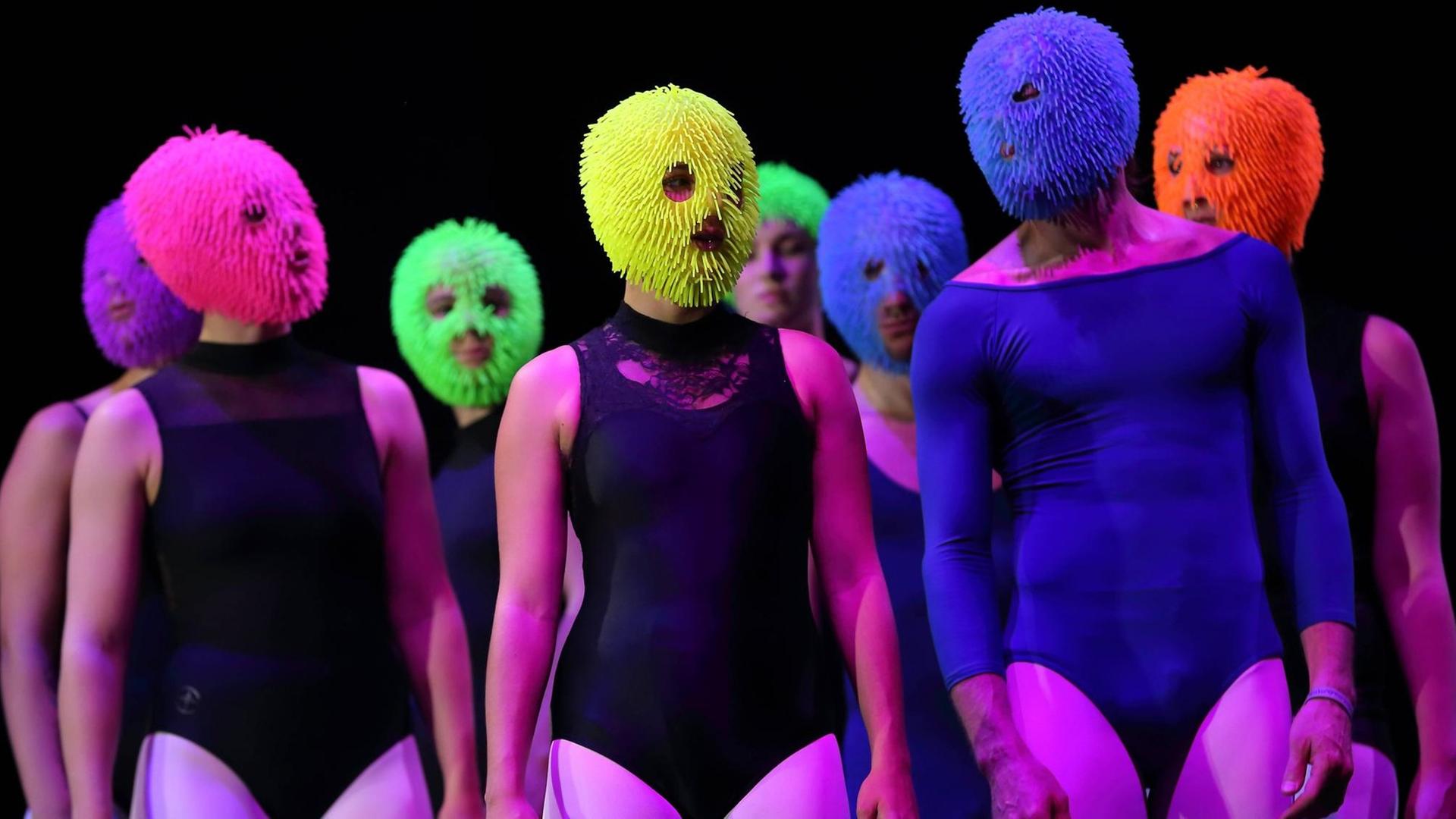 Performer*innen während der Fotoprobe zu Das Bauhaus Ein rettendes Requiem in der Volksbühne Berlin, 18. Juni 2019. // Stück und Regie Schorsch Kamerun. Bühne Katja Eichbaum. Kostüme Gloria Brillowska. Premiere ist am 20. Juni 2019. Volksbühne Berlin Das Bauhaus Ein rettendes Requiem *** Performers inside during the photo rehearsal for Das Bauhaus Ein rettendes Requiem at the Volksbühne Berlin, 18 June 2019 play and direction Schorsch Kamerun stage Katja Eichbaum costumes Gloria Brillowska premiere will be on 20 June 2019 Volksbühne Berlin Das Bauhaus Ein rettendes Requiem Performer*innen während der Fotoprobe zu Das Bauhaus Ein rettendes Requiem in der Volksbühne Berlin, 18. Juni 2019. // Stück und Regie Schorsch Kamerun. Bühne Katja Eichbaum. Kostüme Gloria Brillowska. Premiere ist am 20. Juni 2019. Volksbühne Berlin Das Bauhaus Ein rettendes Requiem *** Performers inside during the photo rehearsal for Das Bauhaus Ein rettendes Requiem at the Volksbühne Berlin, 18 June 2019 play and direction Schorsch Kamerun stage Katja Eichbaum costumes Gloria Brillowska premiere will be on 20 June 2019 Volksbühne Berlin Das Bauhaus Ein rettendes Requiem