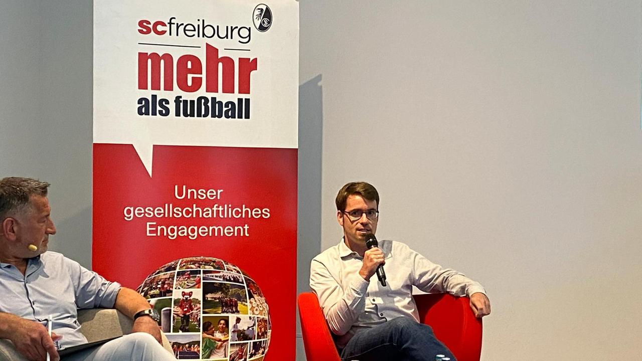 Nils Vogelsang setzt sich mit der Fachstelle Wendepunkt e.V. gegen sexuellen Gewalt an Jungen und Mädchen ein. Nils Vogelsang setzt sich mit der Fachstelle Wendepunkt e.V. gegen sexuellen Gewalt an Jungen und Mädchen ein.