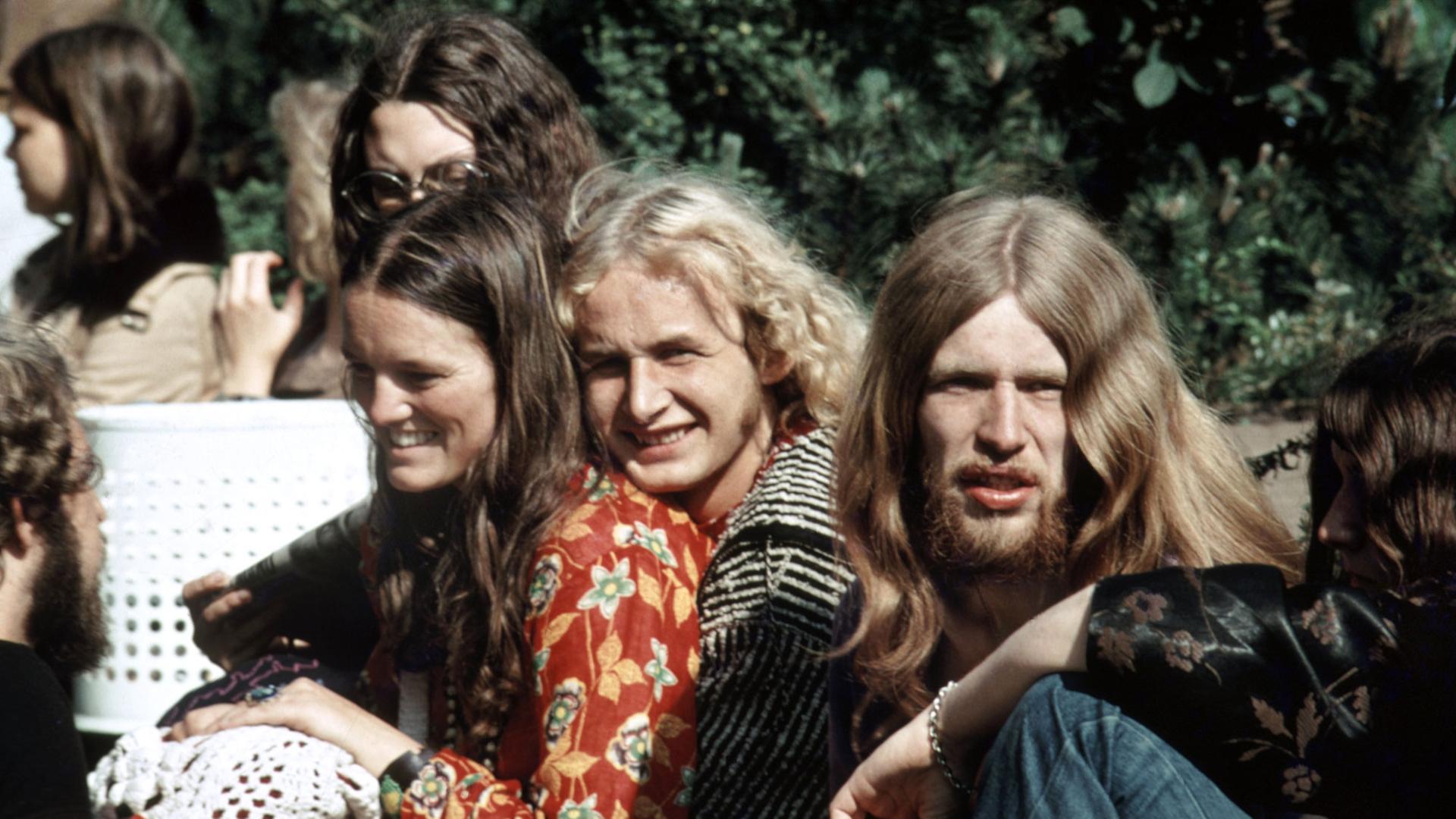 Langhaarige Jugendliche in den 70er-Jahren