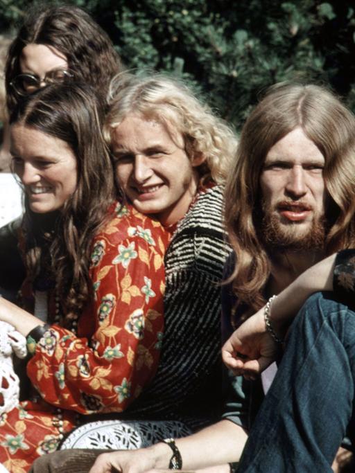 Langhaarige Jugendliche in den 70er-Jahren