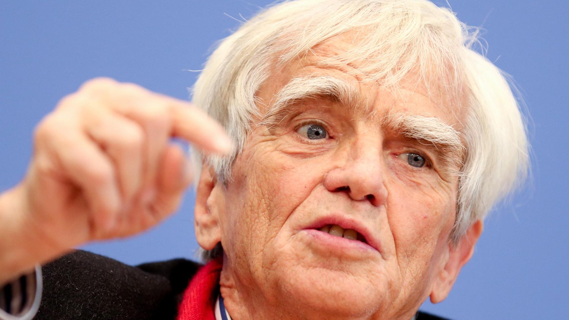 Der Bundestagsabgeordnete Hans-Christian Ströbele (Bündnis 90/Die Grünen) Der Bundestagsabgeordnete Hans-Christian Ströbele (Bündnis 90/Die Grünen)