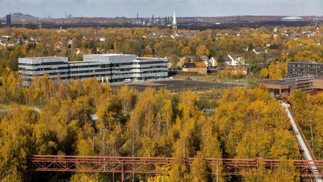 Blick auf die Folkwang Universität der Künste auf dem Gelände der Zeche Zollverein in Essen. Blick auf die Folkwang Universität der Künste auf dem Gelände der Zeche Zollverein in Essen.