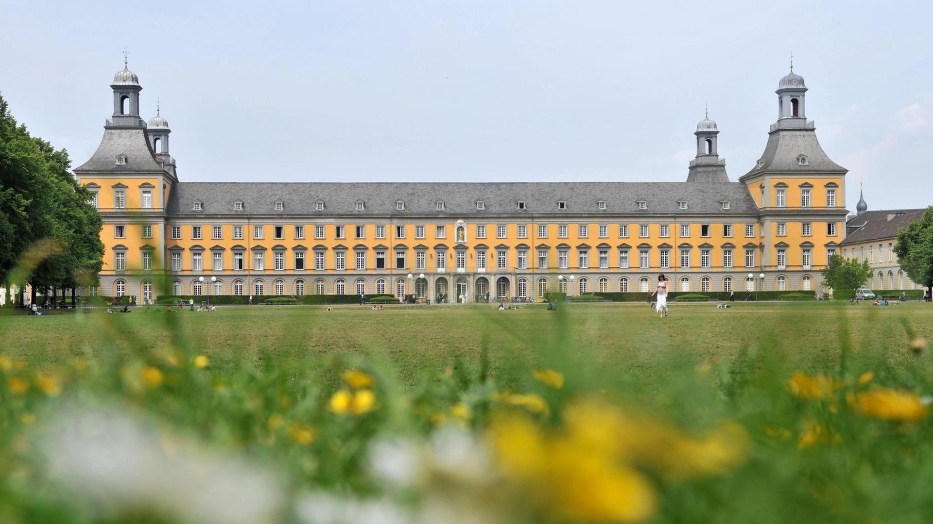 Die Uni Bonn ist 2019 mit dem Titel "Exzellenzuniversität" ausgezeichnet worden Die Uni Bonn ist 2019 mit dem Titel "Exzellenzuniversität" ausgezeichnet worden