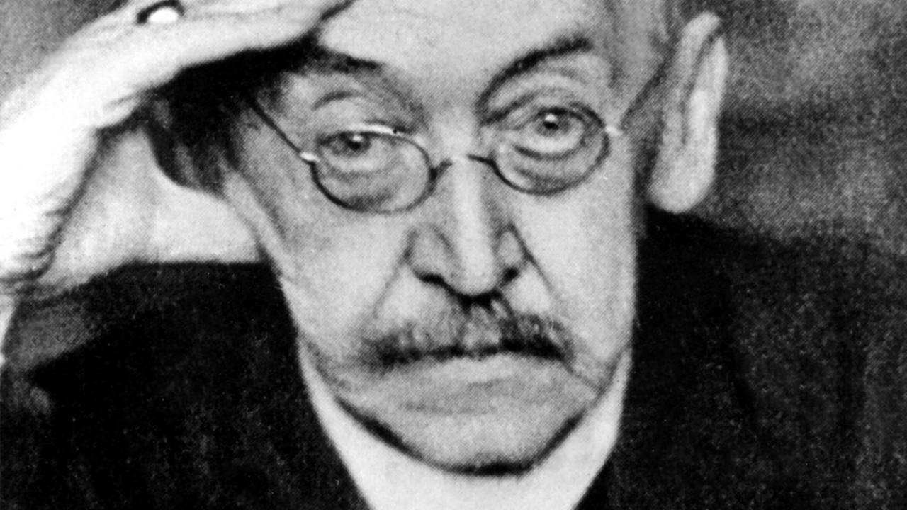 Adolf von Harnack, evangelischer Theologe und Mitglied der Preußischen Akademie der Wissenschaften, in einer zeitgenössischen Aufnahme. Adolf von Harnack, evangelischer Theologe und Mitglied der Preußischen Akademie der Wissenschaften, in einer zeitgenössischen Aufnahme.