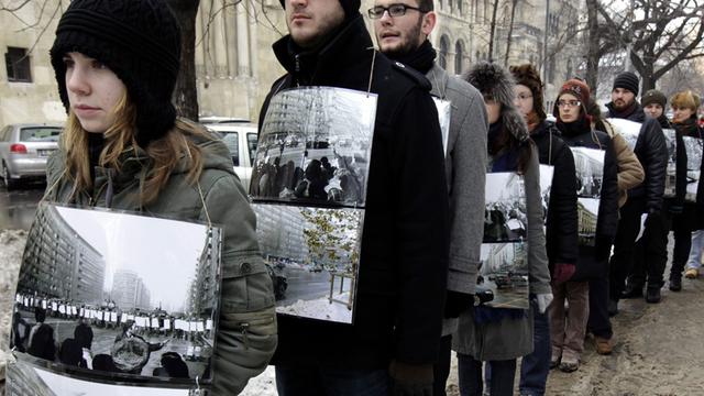 Rumänische Studenten erinnerten 2009 in Bukarest an die Opfer der Revolution 1989.