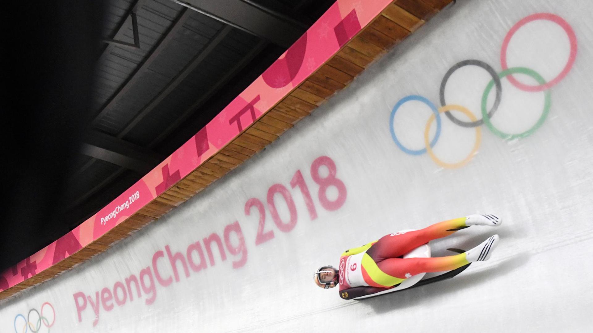 Das Bild zeigt die deutsche Rennrodlerin Natalie Geisenberger während des Damen-Einzelwettbewerbs auf der Eisbahn im südkoreanischen Pyeongchang.