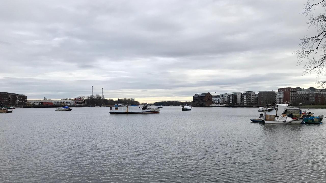 Hausboote auf der Rummelsburger Bucht. Hausboote auf der Rummelsburger Bucht.