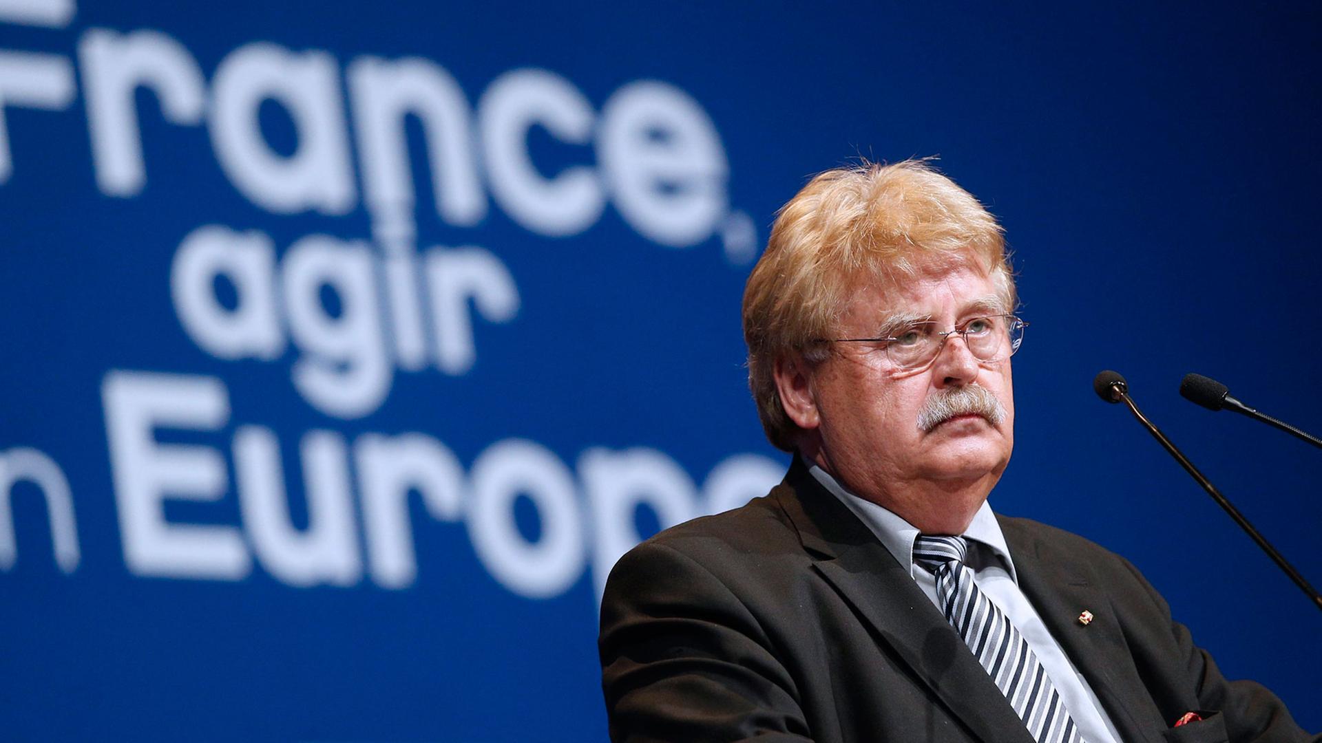 Elmar Brok: Vorsitzender des Ausschusses für Auswärtige Angelegenheiten des Europäischen Parlaments. Elmar Brok: Vorsitzender des Ausschusses für Auswärtige Angelegenheiten des Europäischen Parlaments.