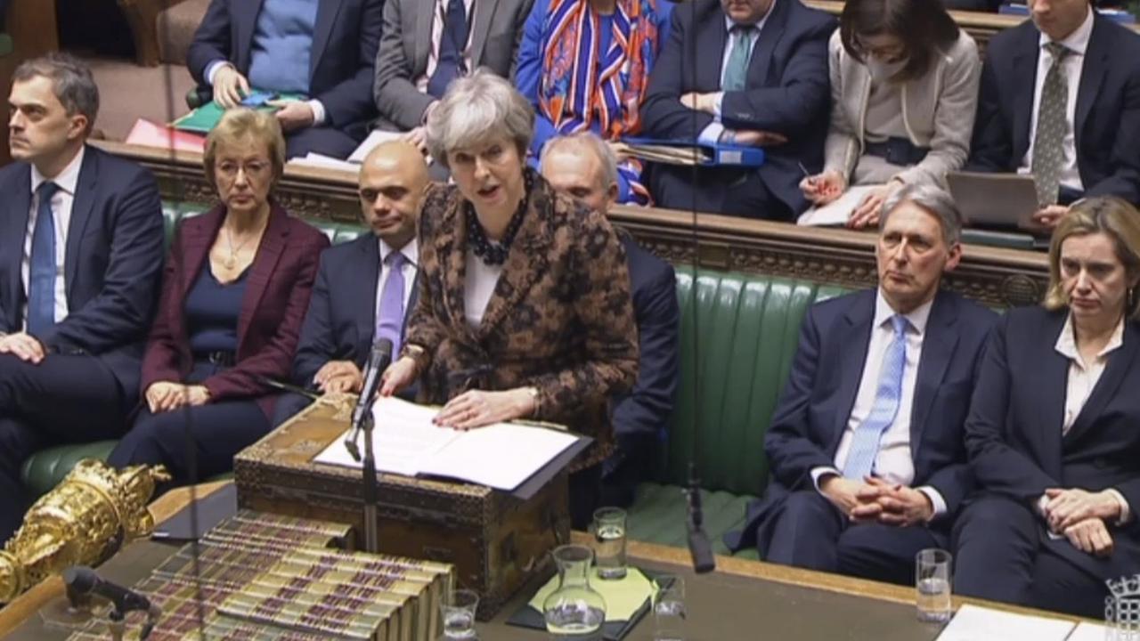 Die britische Premierministerin Theresa May steht am Rednerpult im Unterhaus. Die britische Premierministerin Theresa May steht am Rednerpult im Unterhaus.