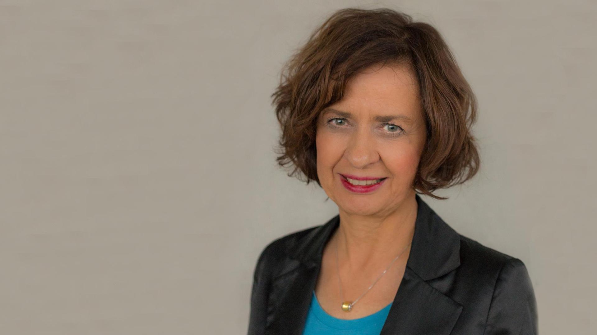 Ein Porträt von Dr. Margarete van Ackeren. Ein Porträt von Dr. Margarete van Ackeren.