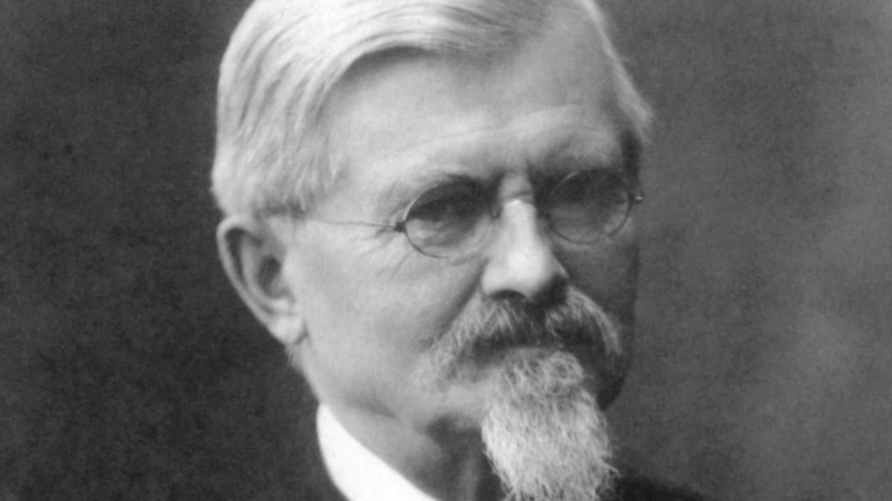 Undatierte Aufnahme des Konstrukteurs und Unternehmers Wilhelm Maybach, der am 9. Februar 1846 in Heilbronn am Neckar geboren wurde. Undatierte Aufnahme des Konstrukteurs und Unternehmers Wilhelm Maybach, der am 9. Februar 1846 in Heilbronn am Neckar geboren wurde.