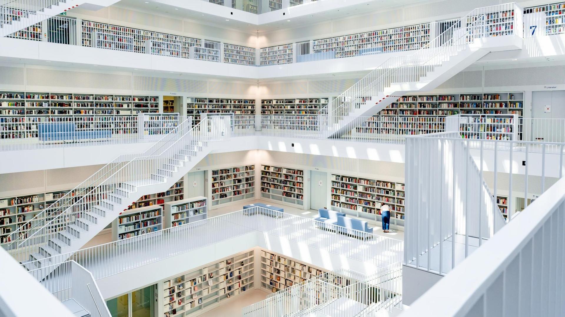 Innenansicht der Stuttgarter Bibliothek. Innenansicht der Stuttgarter Bibliothek.