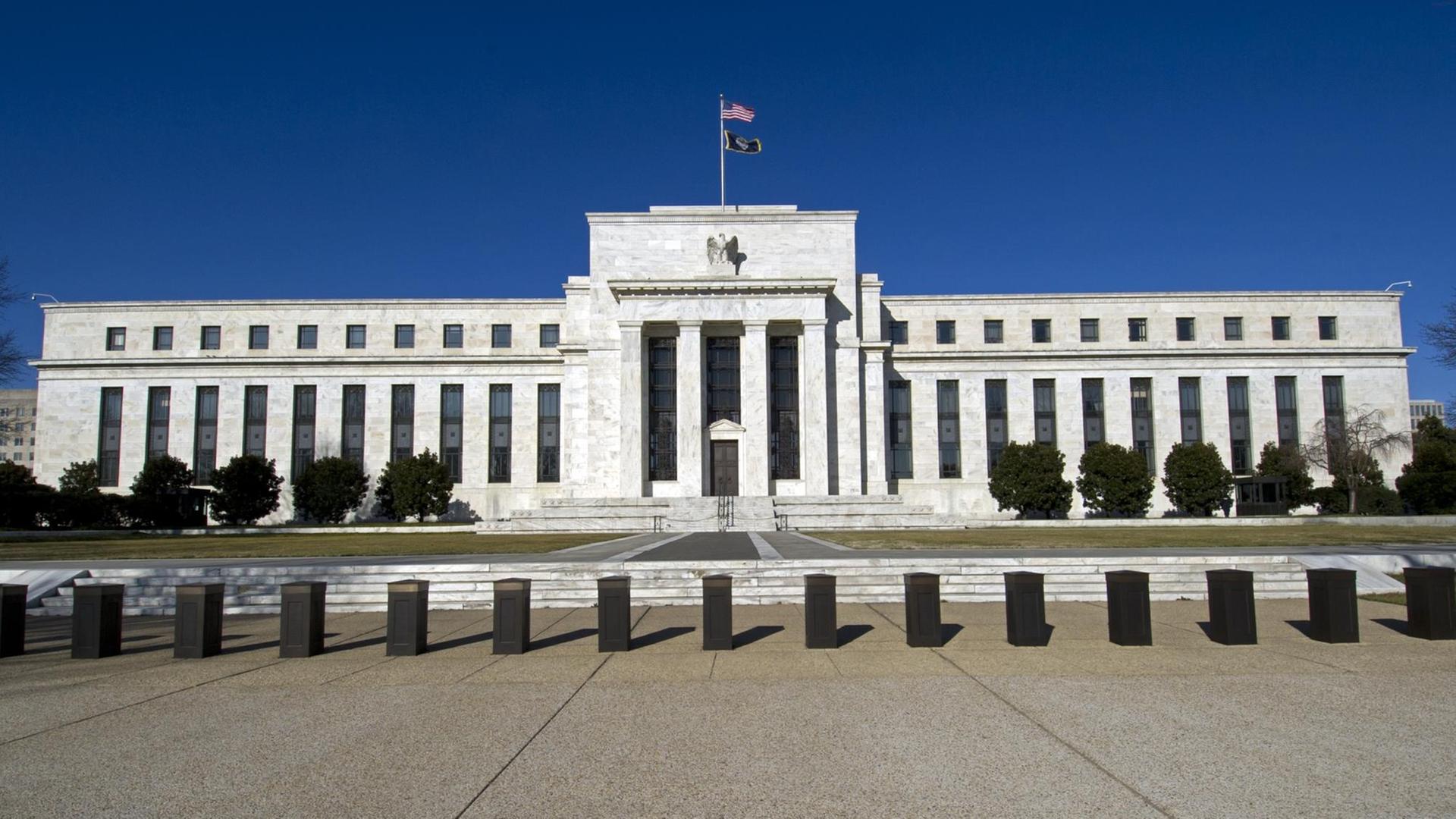 Das Federal Reserve Board Building in Washington. Das Gebäude der US-Notenbank, in dem die Gouverneure der Bank zusammenkommen. Das Federal Reserve Board Building in Washington. Das Gebäude der US-Notenbank, in dem die Gouverneure der Bank zusammenkommen.