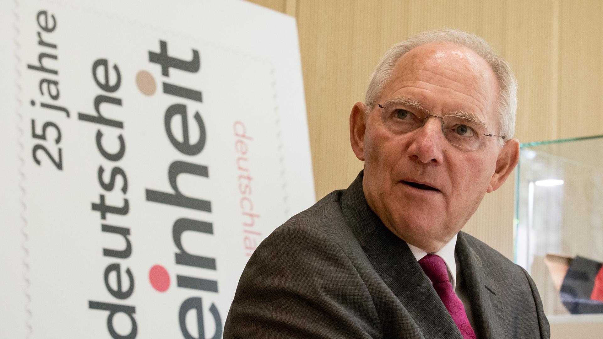 Bundesfinanzminister Wolfgang Schäuble (CDU) in der hessischen Landesvertretung in Berlin Bundesfinanzminister Wolfgang Schäuble (CDU) in der hessischen Landesvertretung in Berlin