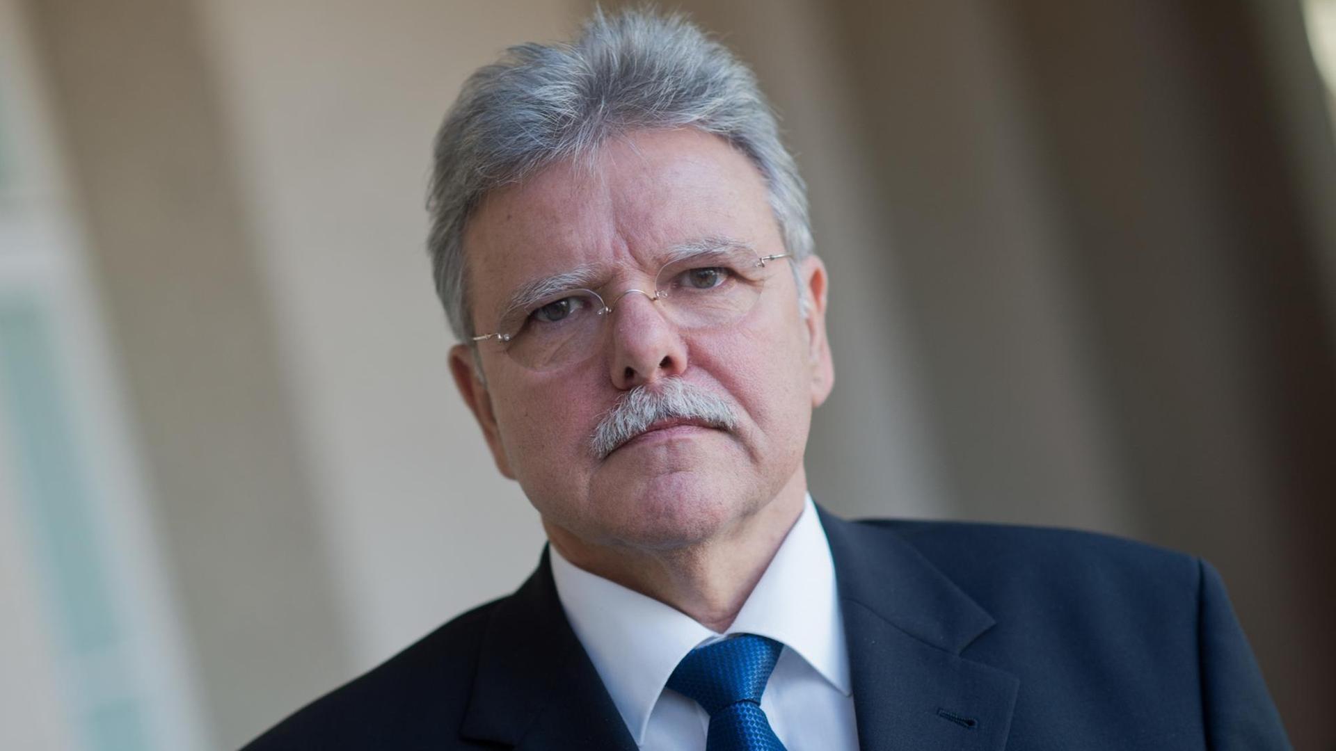 Porträtaufnahme von Oskar Niedermayer im November 2015 Porträtaufnahme von Oskar Niedermayer im November 2015