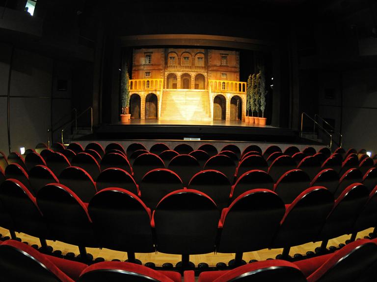 Das Theater an der Rott in Eggenfelden: Als einzige von einem Landkreis getragene Bühne bringt das Theater professionelle Inszenierungen in eine der ländlichsten Regionen Niederbayerns.
