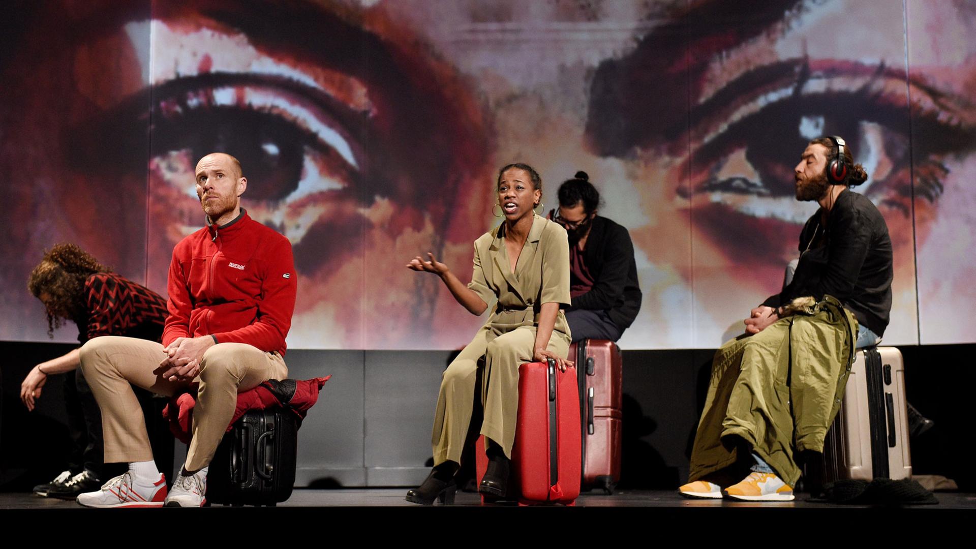 Mitglieder des Exil Ensemble stehen am 05.04.2017 bei der Fotoprobe des Theaterstücks "Winterreise" im Gorki Theater in Berlin auf der Bühne. Das neu gegründete Exil Ensemble des Gorki besteht aus professionellen Neuberliner Schauspielern aus Afghanistan, Syrien und Palästina. Mitglieder des Exil Ensemble stehen am 05.04.2017 bei der Fotoprobe des Theaterstücks "Winterreise" im Gorki Theater in Berlin auf der Bühne. Das neu gegründete Exil Ensemble des Gorki besteht aus professionellen Neuberliner Schauspielern aus Afghanistan, Syrien und Palästina.