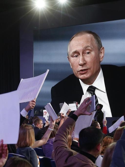 Journalisten während der Jahrespressekonferenz des russischen Präsidenten Wladimir Putin.